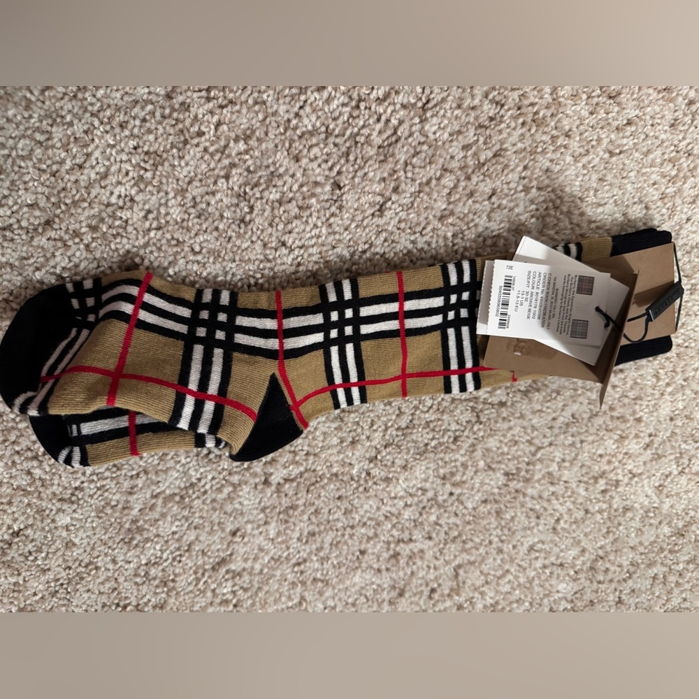 Authentic Brand news Burberry socks